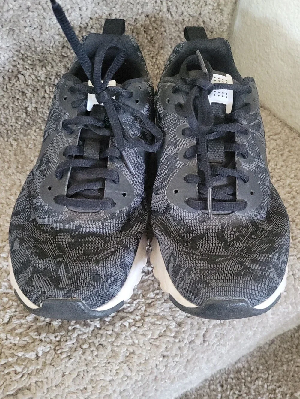 Nike Women's Air Max Motion LW ENG sneakers Size 6.5